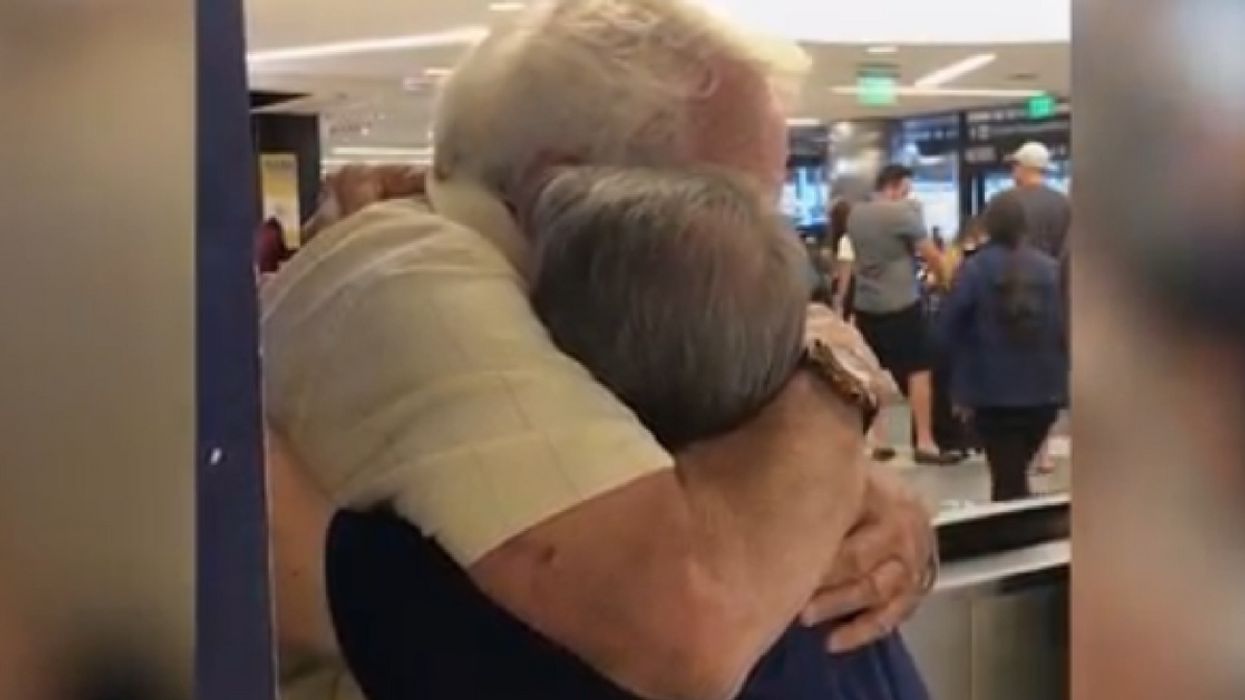 A Emotional Airport Reunion Between A Man With Down Syndrome And His Father Is Giving The Internet All Of The Feels ❤️