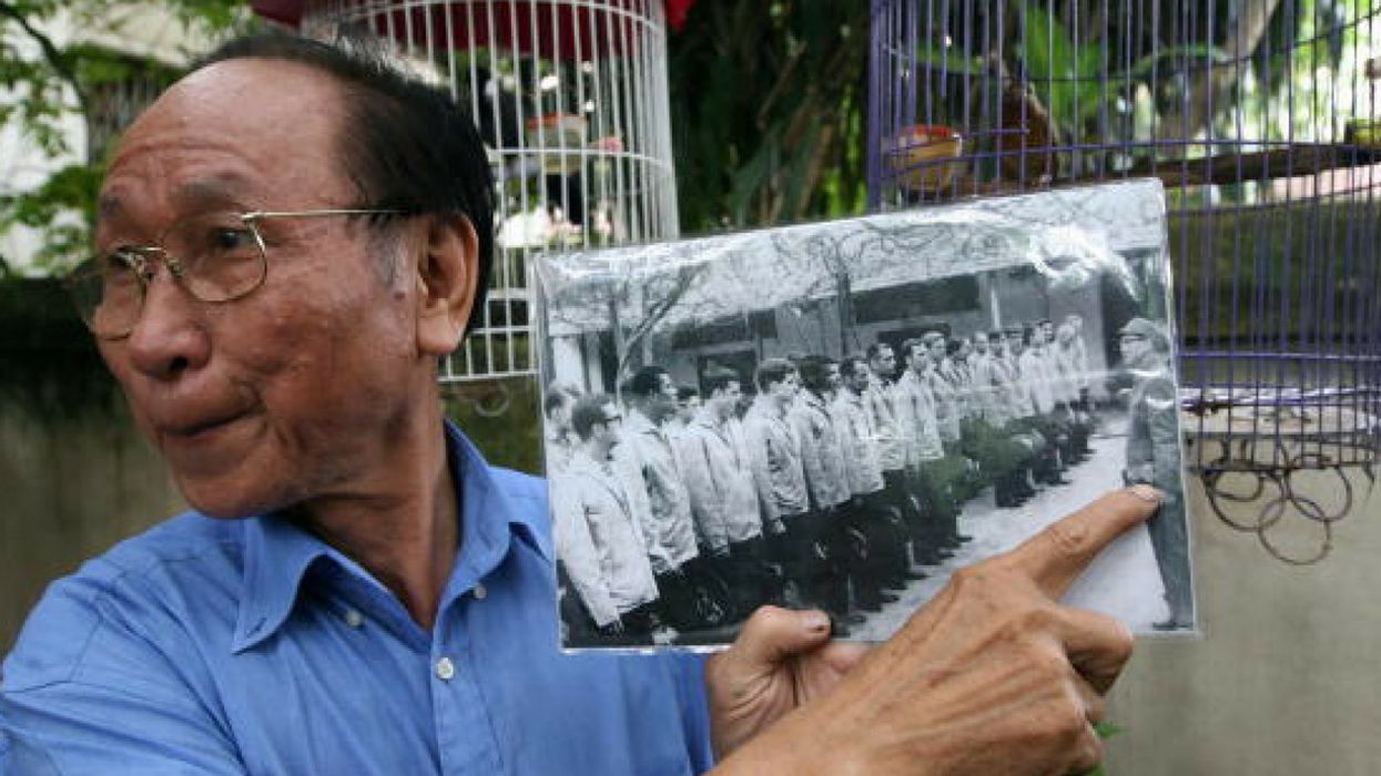 John McCain's Former Jailer As A Prisoner Of War In Vietnam Pays His Respects With Touching Tribute
