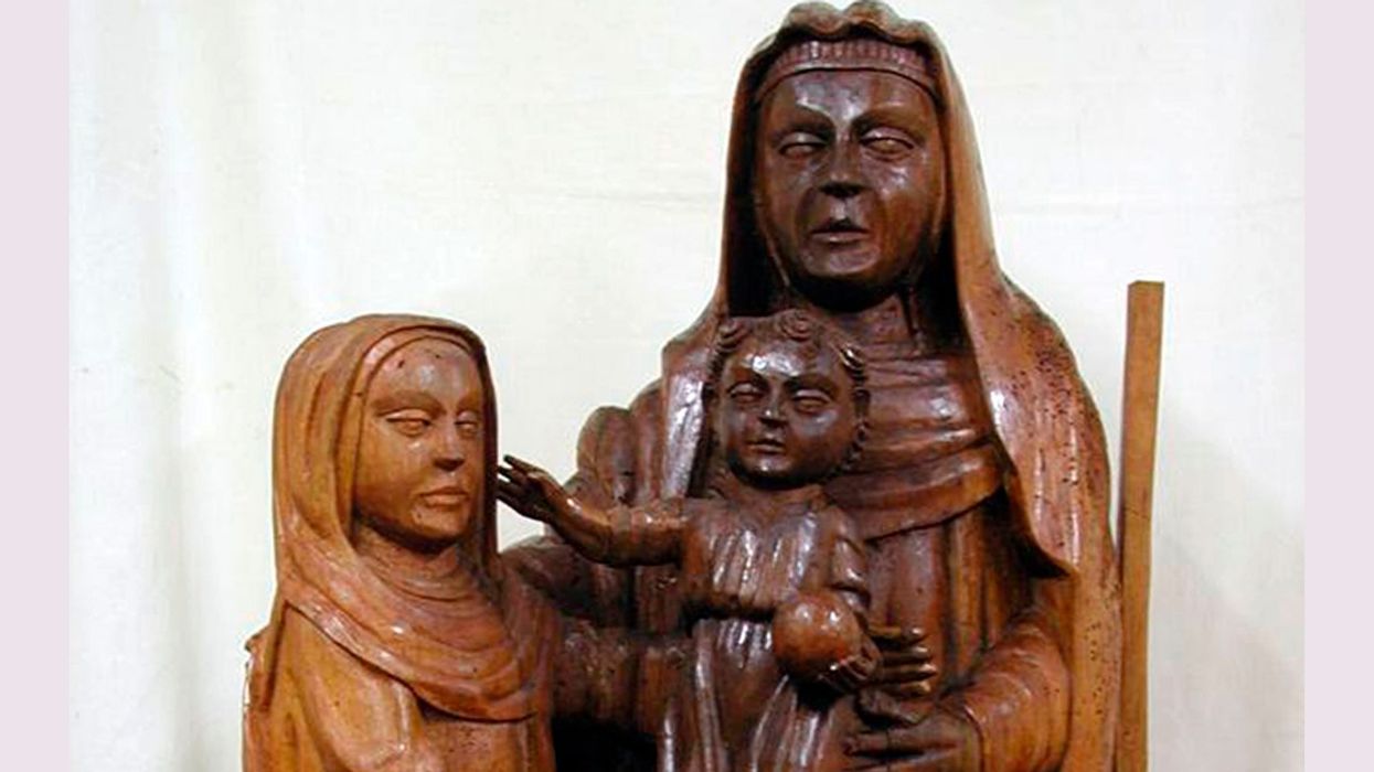 Amateur Artist Offers To Restore Ancient Jesus Sculpture—And We All Know How This Ends 😑