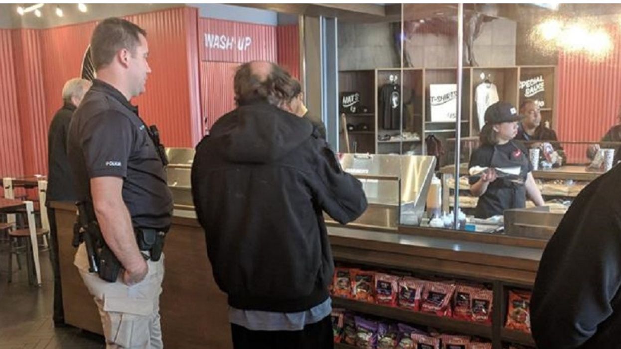 Cop Praised After His Act Of Kindness For A Hungry Homeless Man Goes Viral