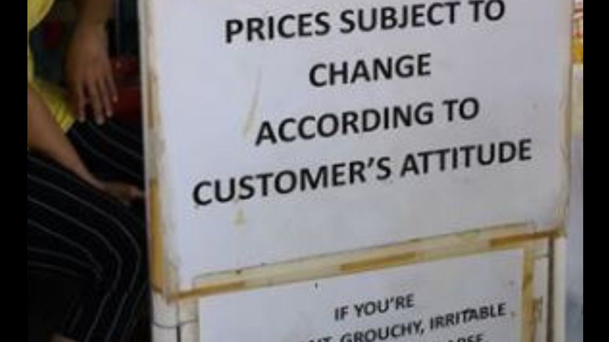 Malaysian Restaurant Makes It Clear That They'll Charge Rude Diners Extra With Brutal Signs 😮