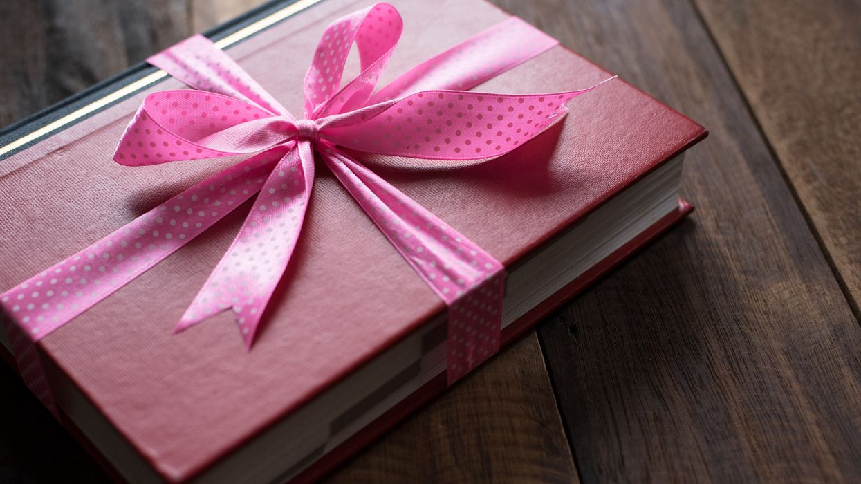10 Unique Holiday 2018 Gift Ideas for Book Lovers & Bibliophiles That Aren't Books