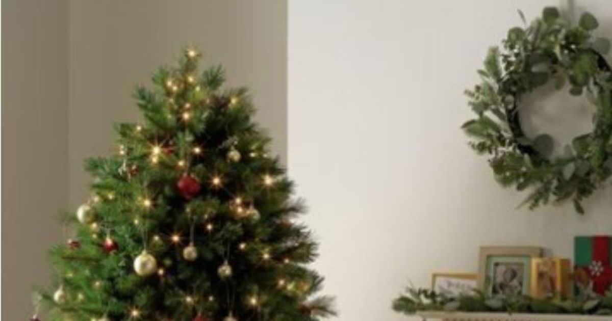 Argos Is Selling The Perfect Christmas Tree For People With Destructive Pets—And We're Cheering 🎄🙌