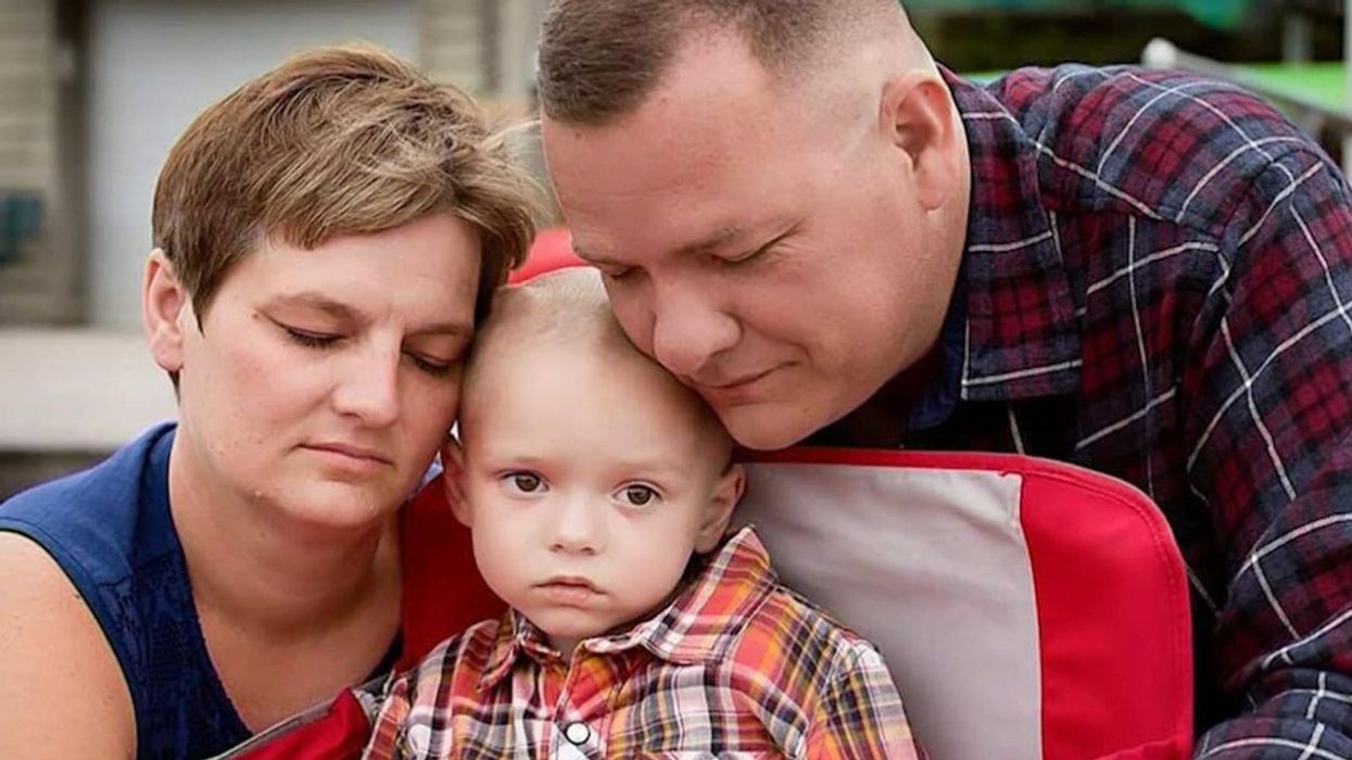 Community Banded Together To Celebrate Christmas Early For 2-Year-Old Boy With Terminal Cancer ❤️
