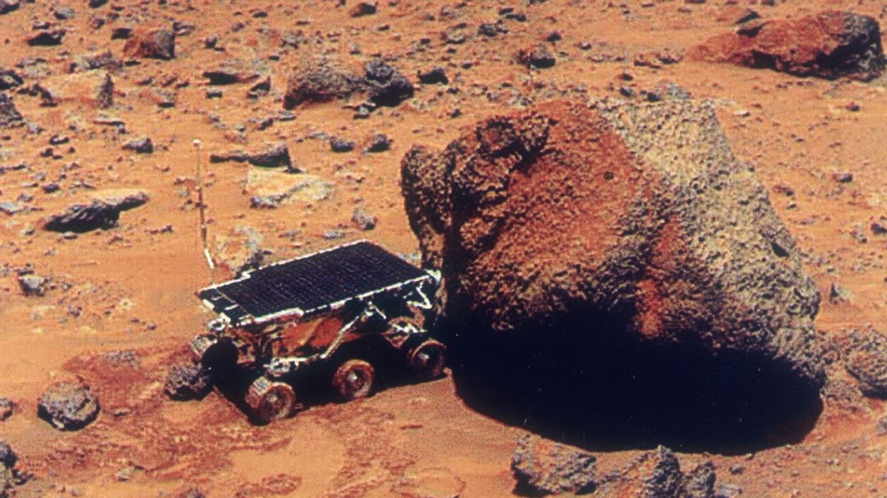 Photo Of A 50-Mile Wide Ice Crater On Mars Has Just Emerged Online—And We're Lacing Up Our Skates ⛄️