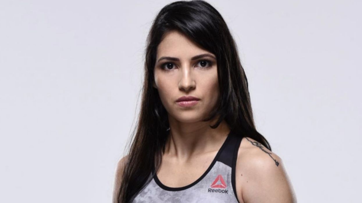 Man Tries To Rob UFC Fighter Using Cardboard Gun, And She Makes Him Regret It Instantly đ„