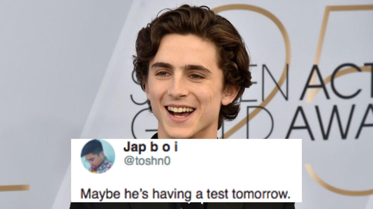 Timothée Chalamet Was Caught Reading Something During The SAG Awards And People Have Theories 😂