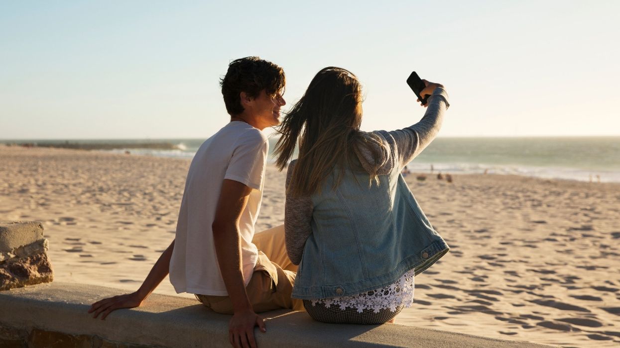 'Selfie-Seat' Solution To Tourists Dying Via Selfie Is Peak 2019