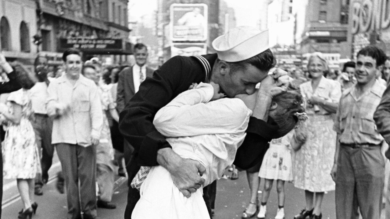 The Sailor Captured In An Iconic Photo Celebrating The End Of WWII With A Kiss Has Died At Age 95