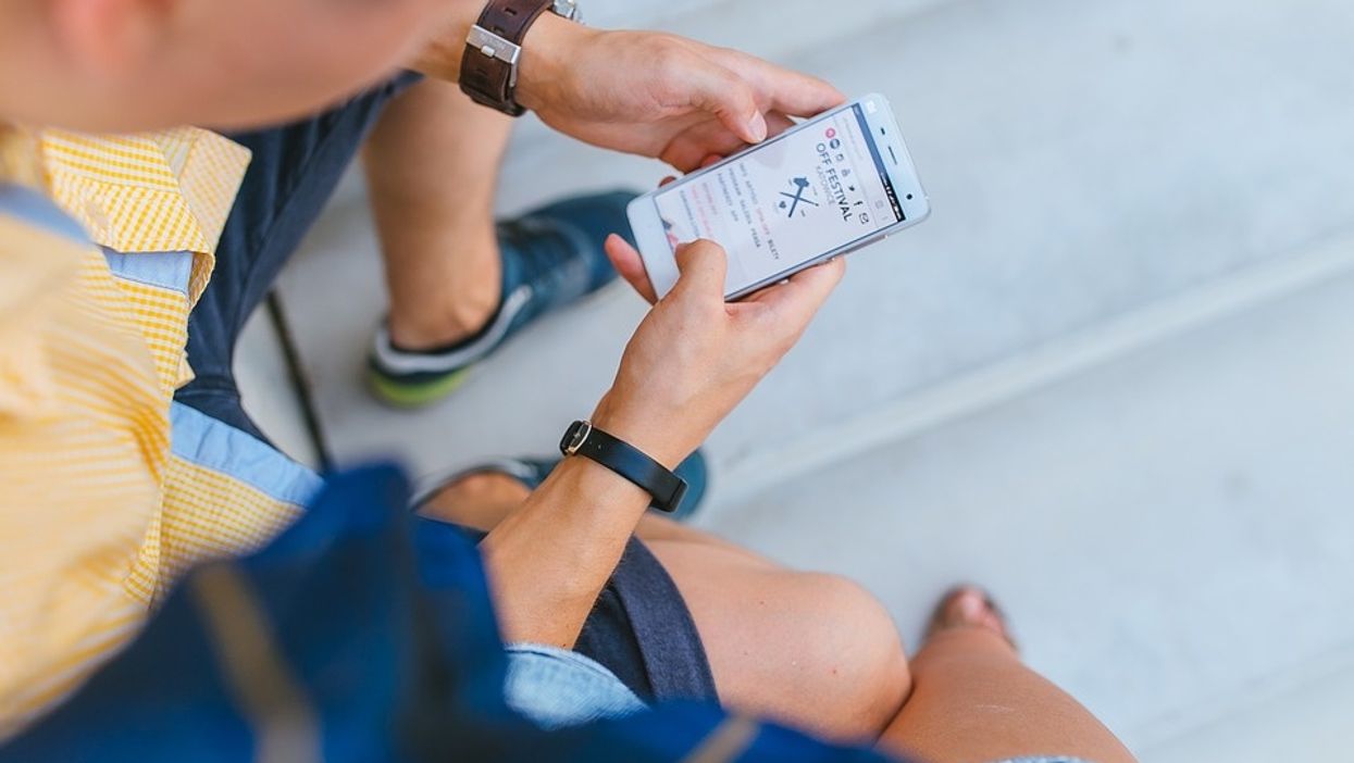 People Share The Craziest Times They've Seen Someone Overshare TMI On Social Media