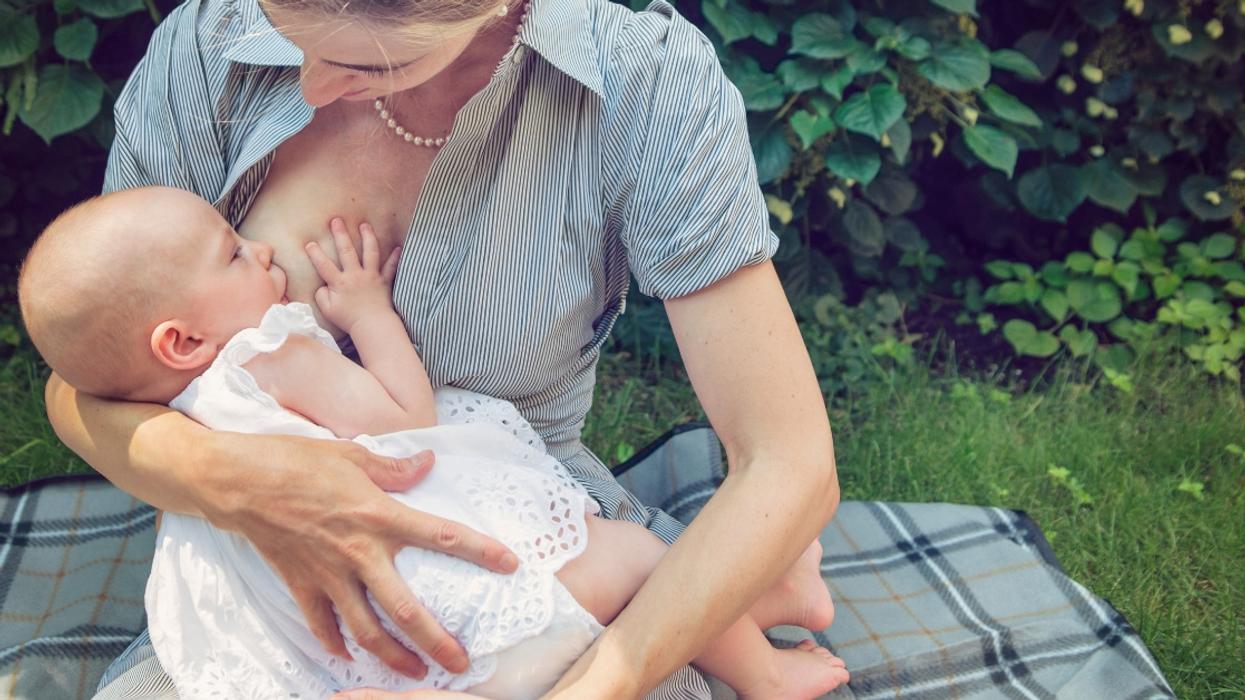 Arizona Mother Is Planning A 'Nurse-In' After Being Illegally Asked Not To Breastfeed In A Busy Playground