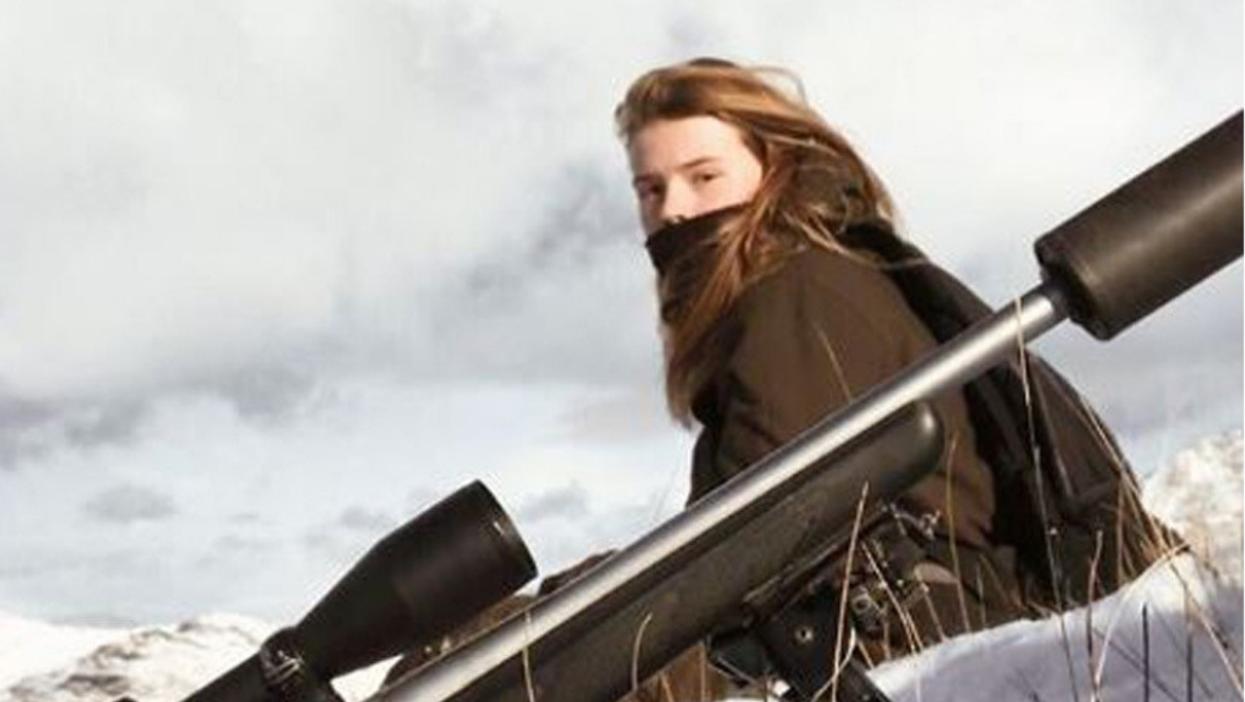 20-Year-Old Woman Abandons Her Life In The City To Become A Professional Hunter On A Remote Island