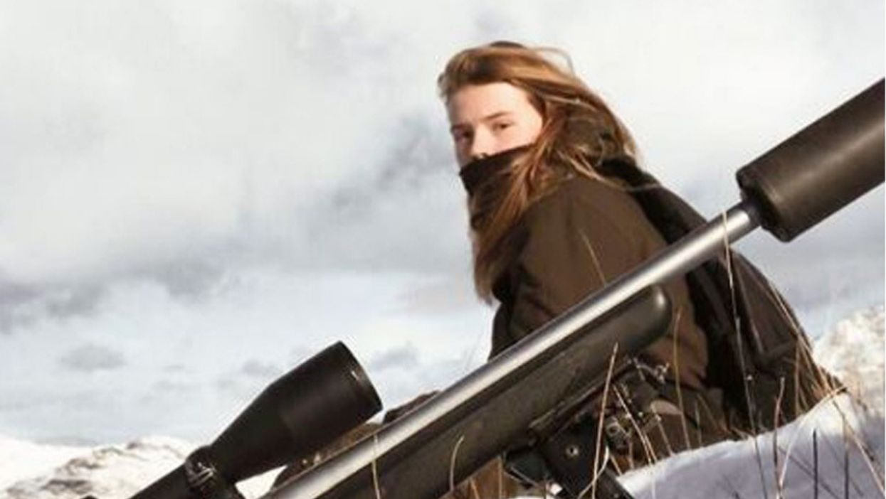 20-Year-Old Woman Abandons Her Life In The City To Become A Professional Hunter On A Remote Island