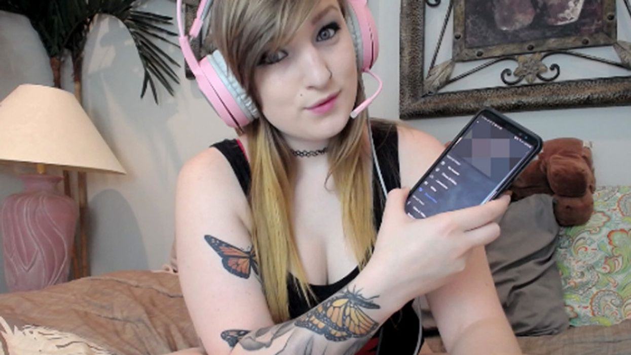 Webcam Model Makes A Massive Amount Of Money Each Month By Having Racy Sign Language Chats With Her Deaf Fans