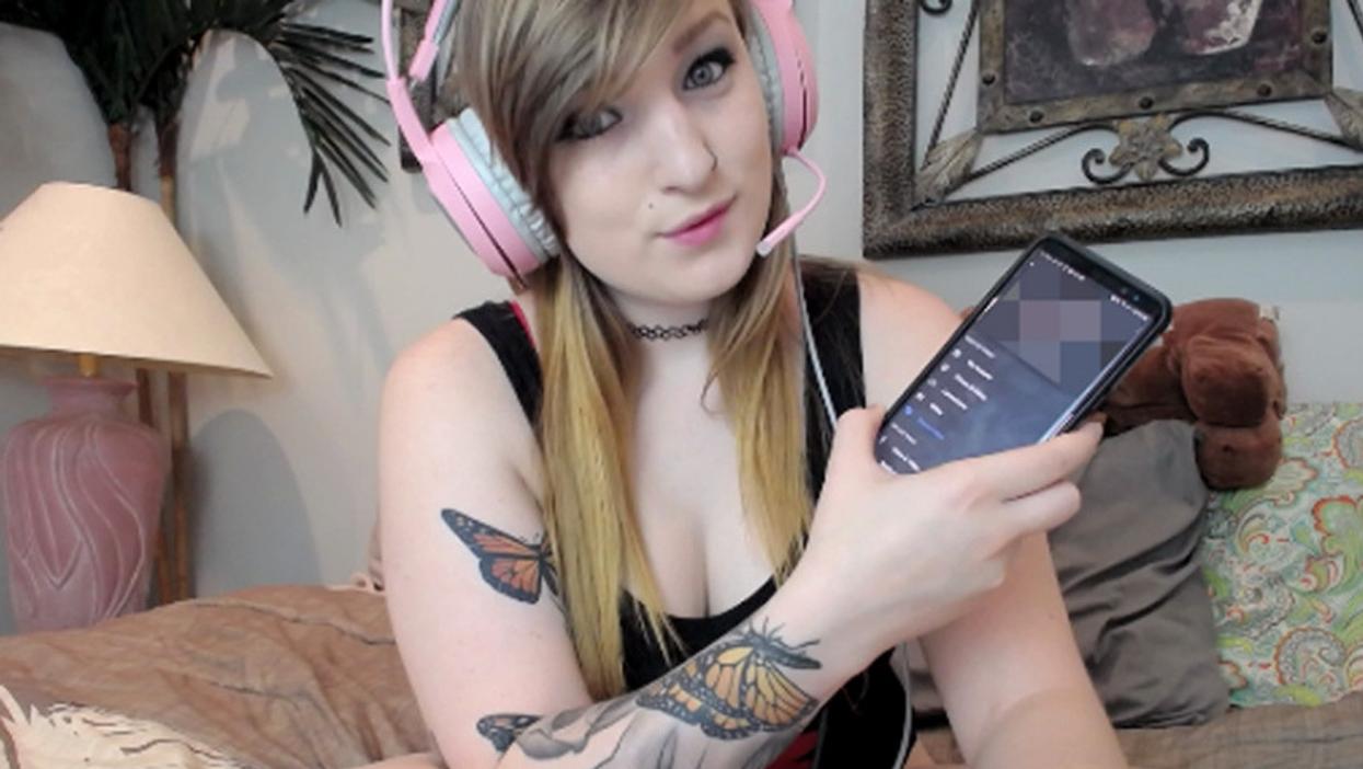 Webcam Model Makes A Massive Amount Of Money Each Month By Having Racy Sign Language Chats With Her Deaf Fans