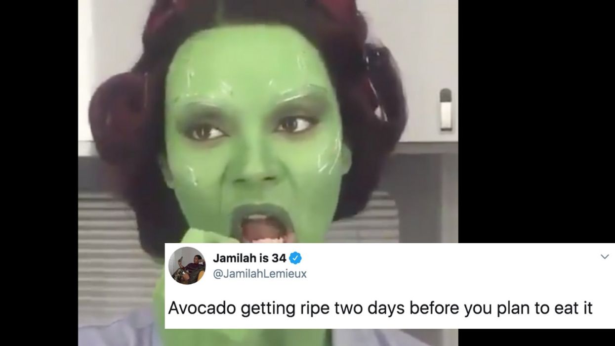 This Video Of Zoe Saldana Putting On Her Gamora Lipstick Is The Green Meme We've All Been Waiting For