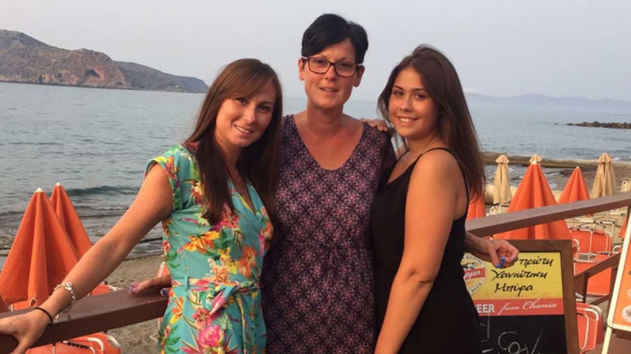 Young Sisters Face Tough Decision After Their Mother Develops Early Onset Alzheimer's At Age 45