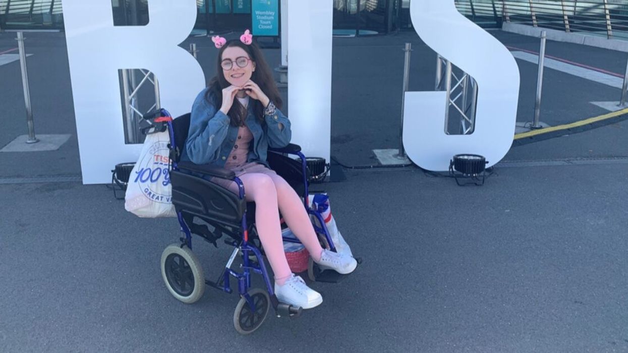 Woman's Rare Condition Means Her Joints Could Dislocate Just From Laughing