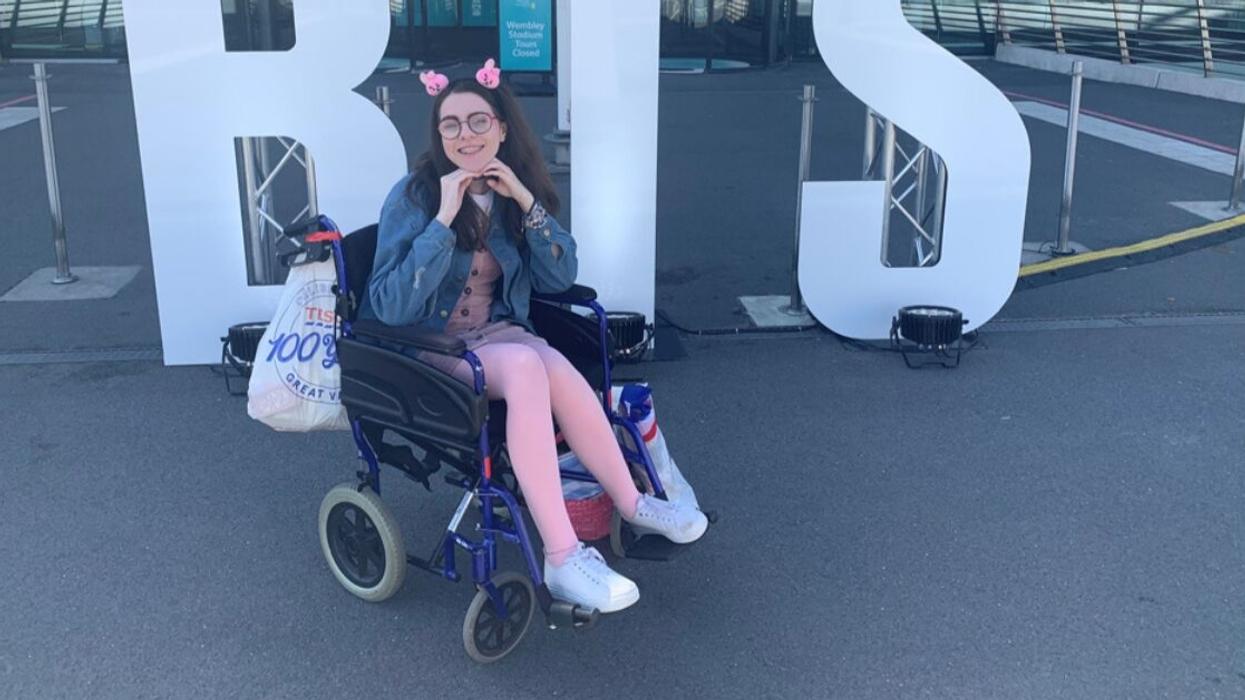 Woman's Rare Condition Means Her Joints Could Dislocate Just From Laughing