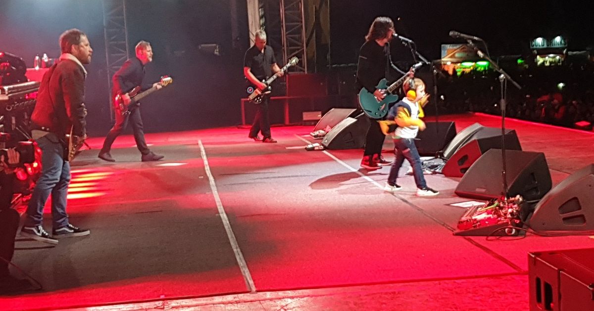5-Year-Old Boy Entertains Crowd While Dancing On Stage With The Foo Fighters