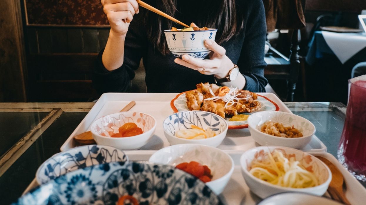 Chinese Restaurant Posts Notice Calling Out Shady Customers For Taking Advantage Of Their Return Policy