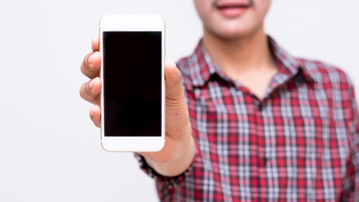 Man Sues Apple After Accusing His iPhone Of Turning Him Gay