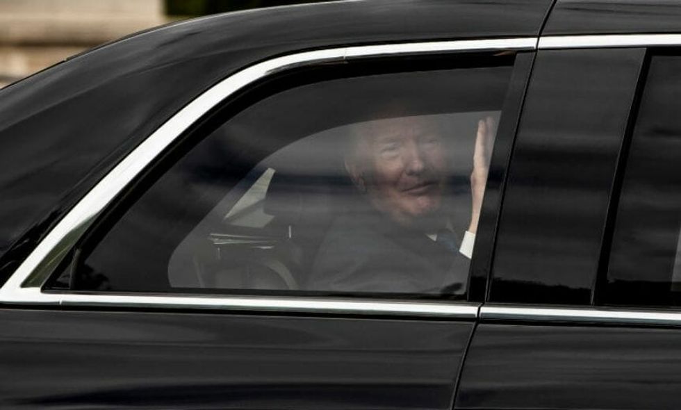 This Brutal Twitter Thread Documenting How Few People Came Out to Support Trump at Buckingham Palace Is Pure Schadenfreude