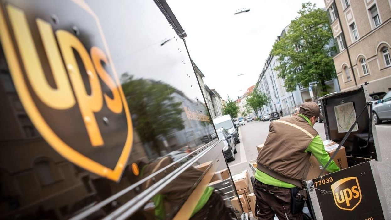 Photographer Tracks Down Super Photogenic UPS Guy From Viral Photo Thanks To The Power Of The Internet