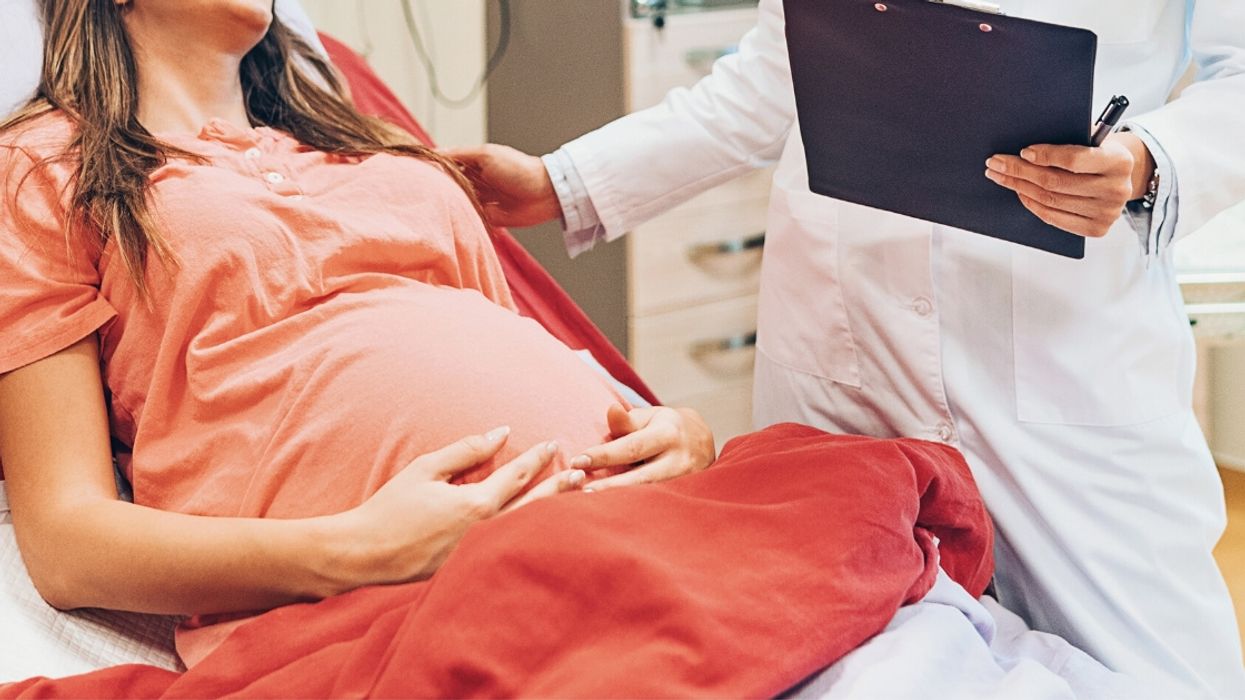 Pregnant Woman Spends 13 Hours In The ER After She Goes Down On Her Boyfriend And Her Jaw Gets Stuck Open