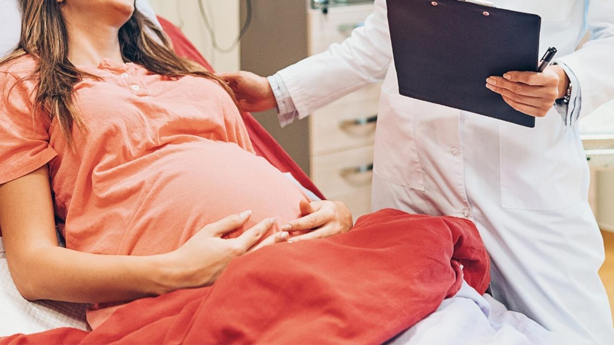 Pregnant Woman Spends 13 Hours In The ER After She Goes Down On Her Boyfriend And Her Jaw Gets Stuck Open