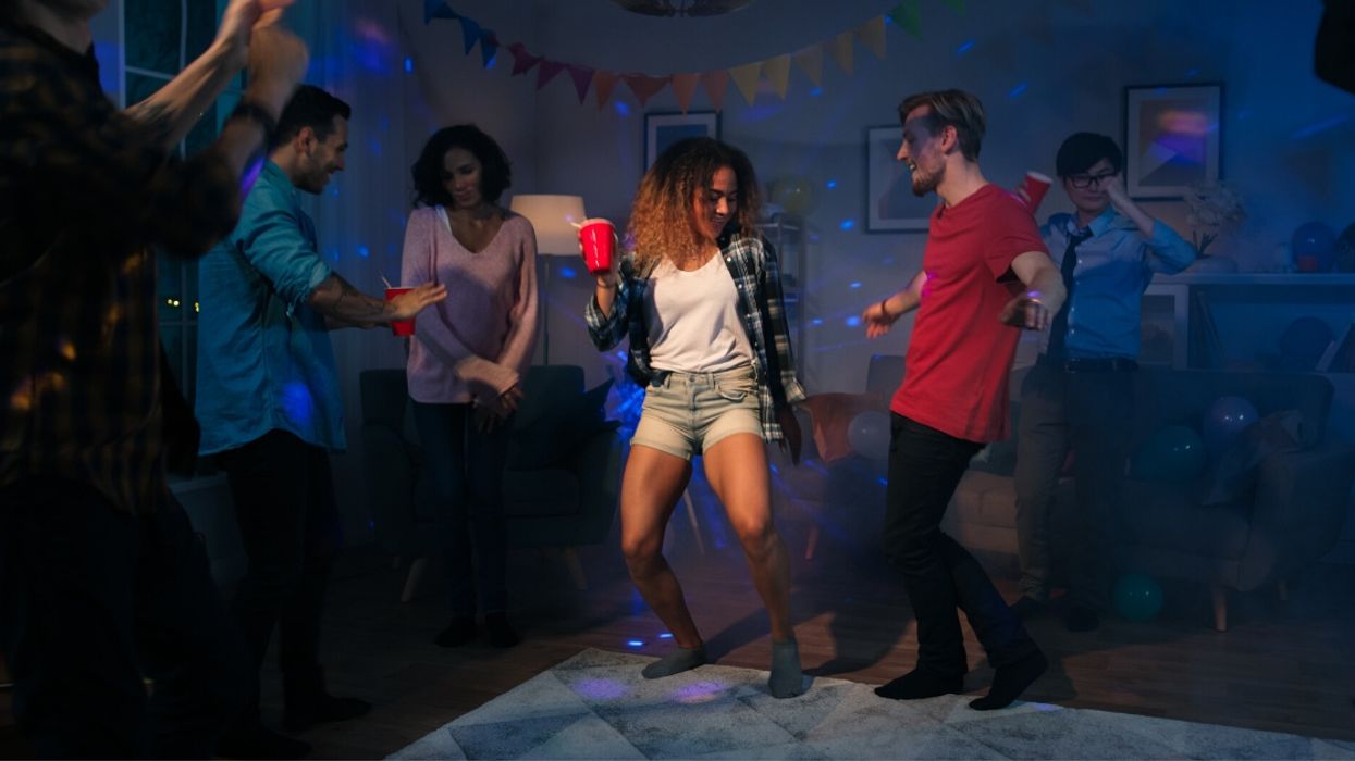 Guy's High School Party Went Hilariously Awry After Someone Peed In The Family Cat's Litter Box