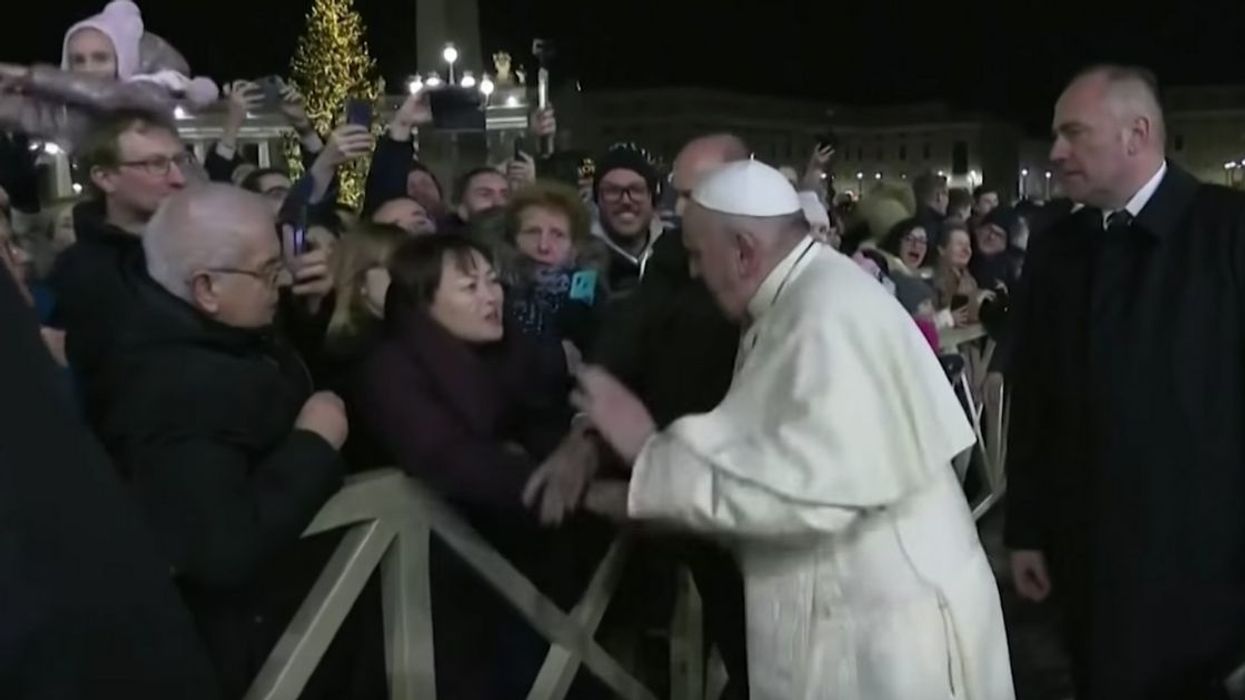 Pope Francis Apologizes For Setting 'Bad Example' By Smacking Woman's Arm After She Grabbed Him On New Year's Eve