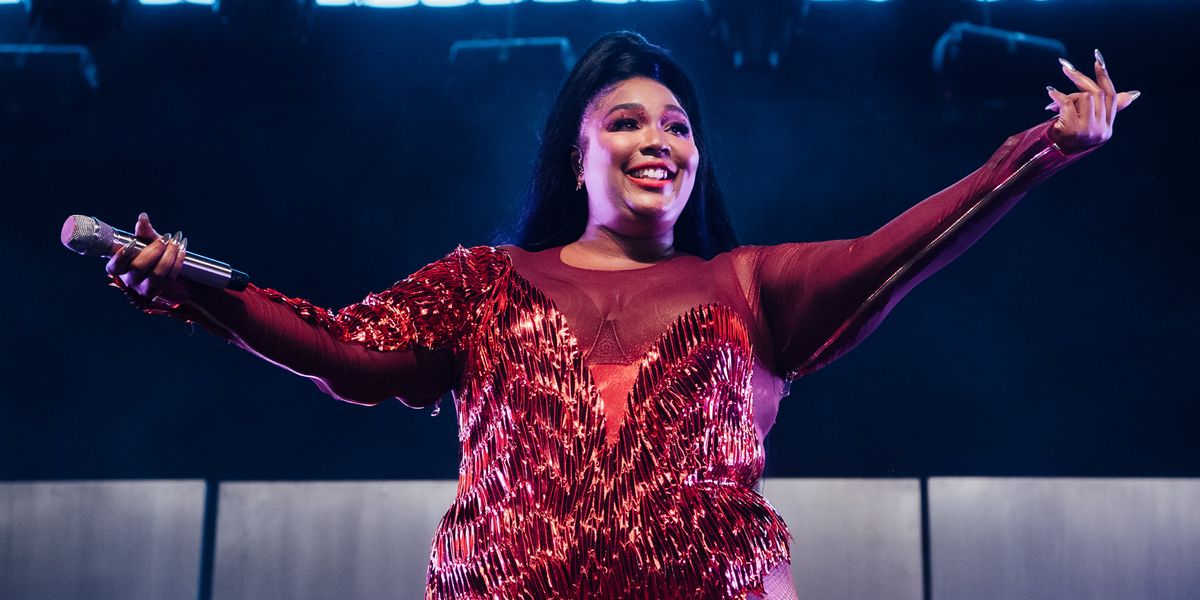 Lizzo Packs Hampers At Australian Food Bank To Aid Wildfire Relief Efforts