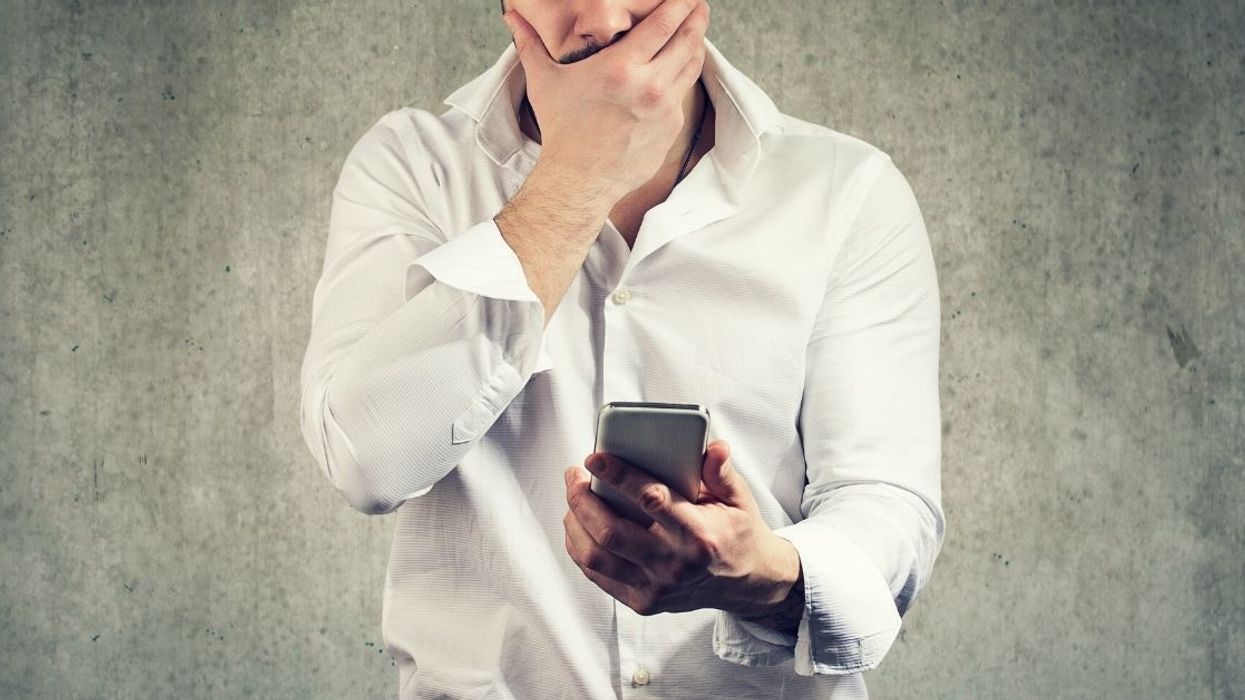 Guy Screws Up Big Time After Accidentally Sending The Plumber A Picture Of His Wife Going Down On Him