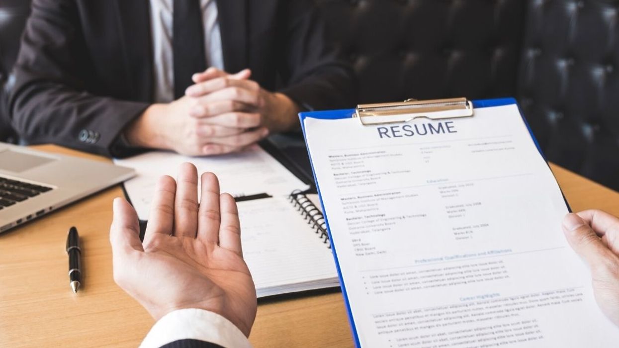 College Student Mortified When He Realizes He's Been Accidentally Offering Handjobs To Potential Employers On His Résumé