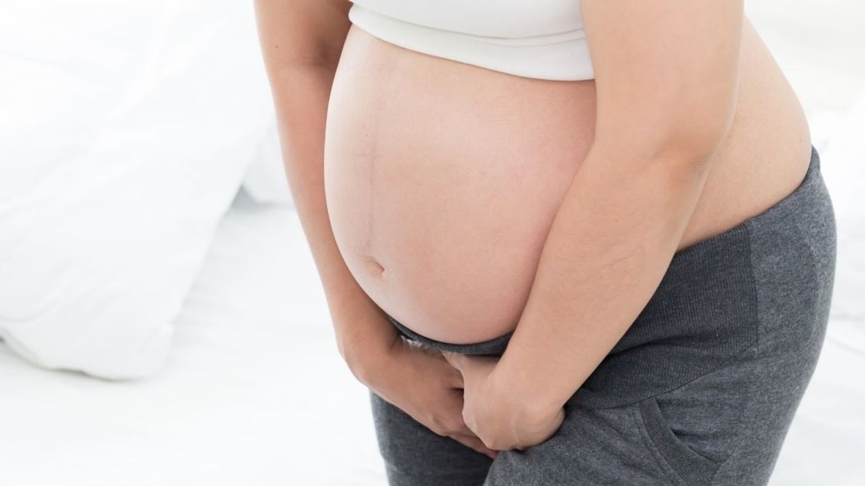 Elementary School Teacher Asks If She's In The Wrong For Refusing To Allow Pregnant Woman To Come Into School To Use The Bathroom