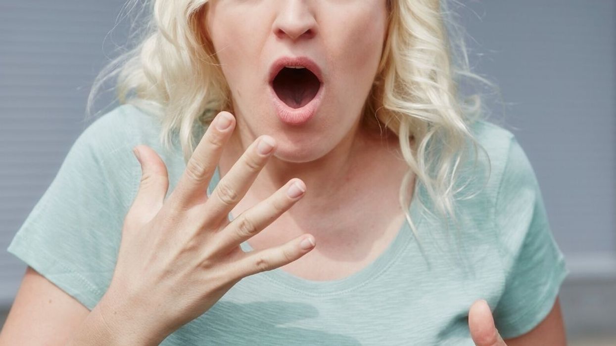 Guy's Romantic Night Turns Hilariously Awkward After His Date Catches Him Checking Out His Butthole In The Mirror