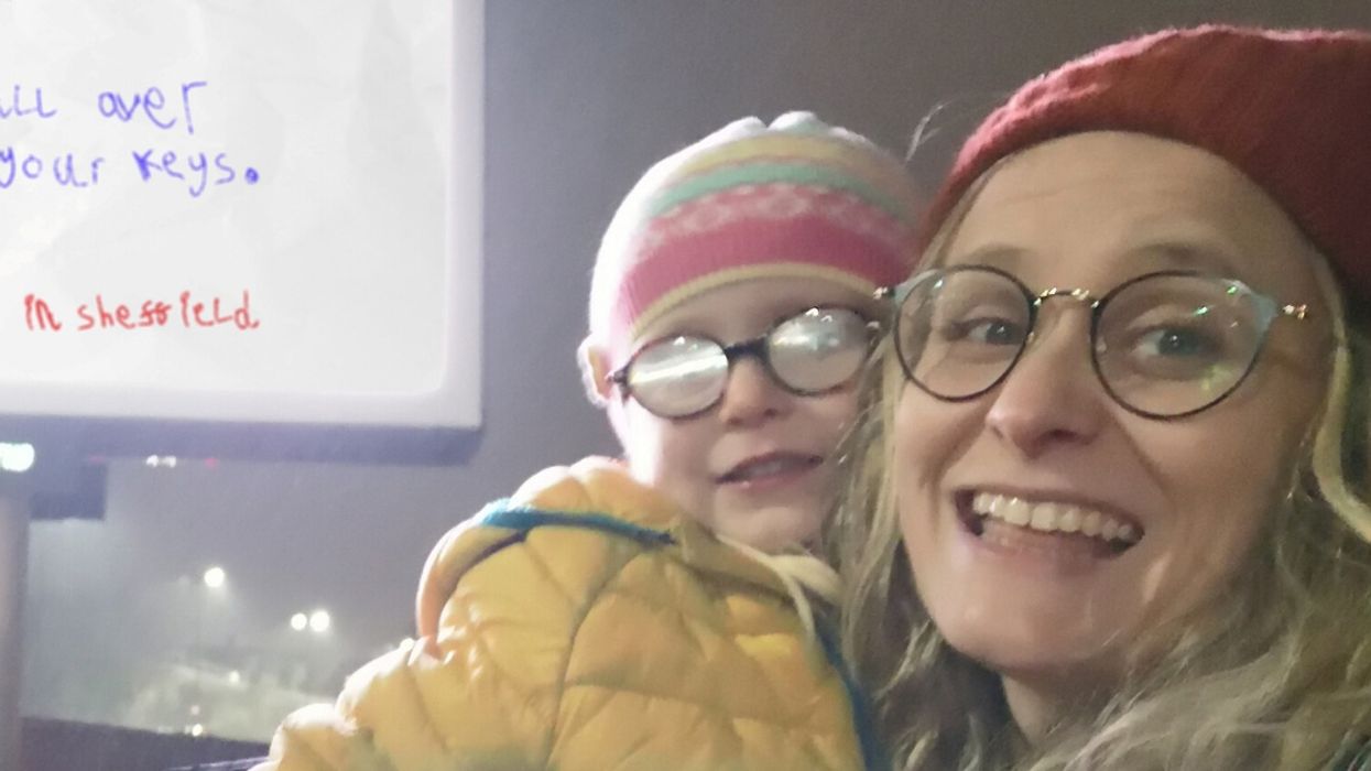 Mom Arranges For Her 5-Year-Old Daughter's Sweet Note Urging Strangers To 'Be Kind' To Be Displayed In Her Handwriting On A Billboard