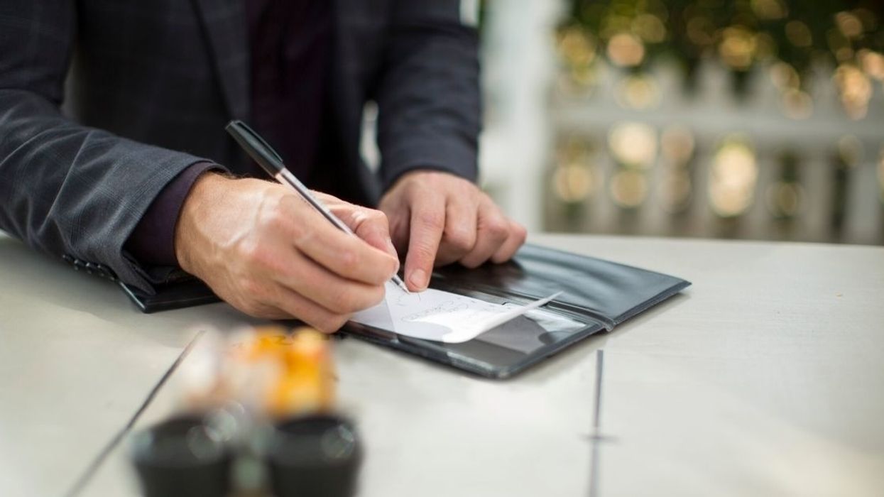 Guy's Decision To Leave His Phone Number On A Check For His Bartender Backfires Big Time