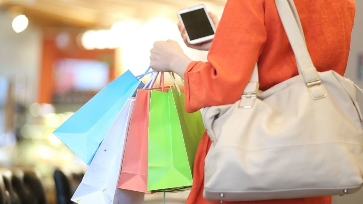 Woman Infuriates Her Boyfriend By Ditching Him At A Store After He Decided To Chat Up His Flirty Ex-Girlfriend For 40 Minutes