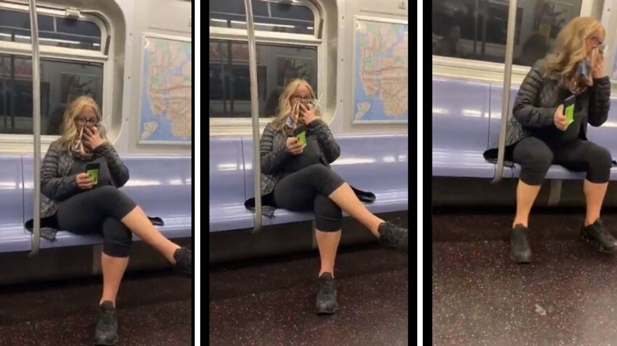 Asian Woman Trolls Fellow Passenger Who Covered Her Mouth With A Scarf The Second She Saw Her On The Subway