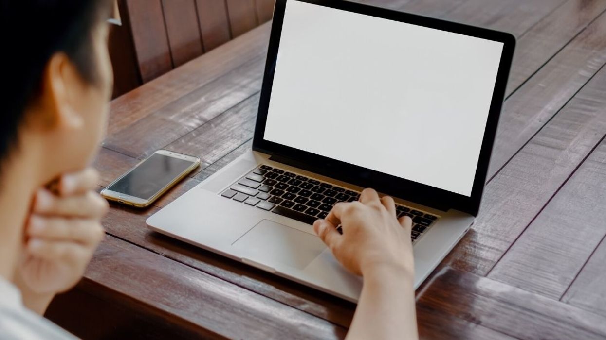 New Employee Horrified After Sending Out Message To Company Without Realizing It Included A Very NSFW Photo