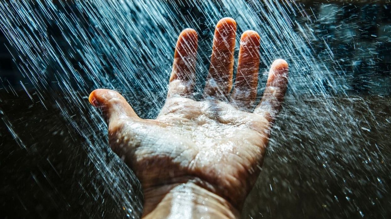 Woman Gets Into Fight With Boyfriend After He Refuses To Shower Before Bed After Coming Home All Sweaty From Work Every Day