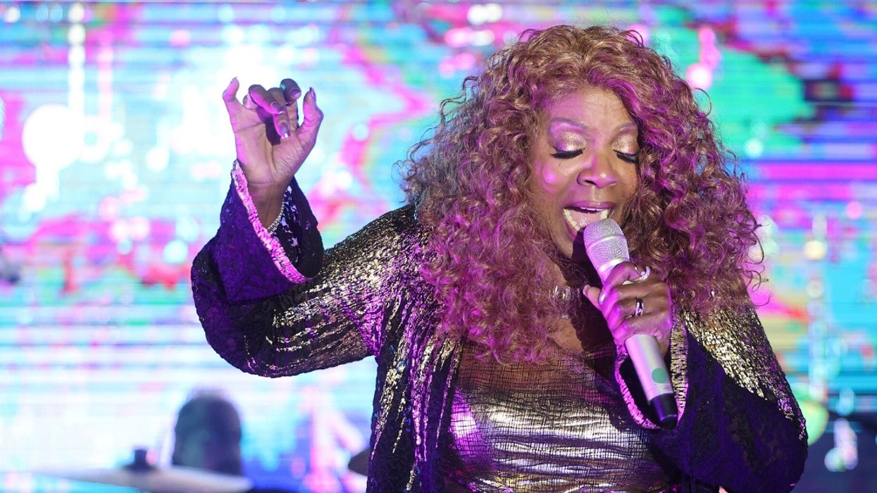 Gloria Gaynor Shows Us All How To Properly Wash Our Hands While Singing Along To 'I Will Survive'