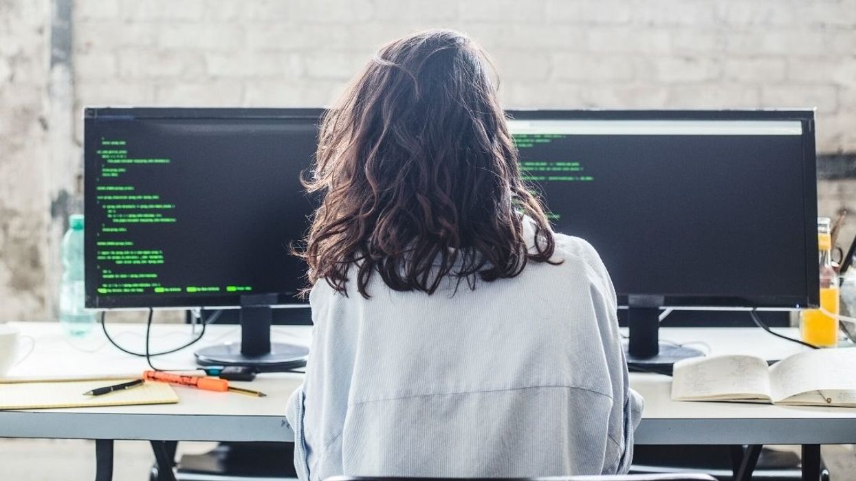 Office Worker Asks For Advice After Not Wanting To Share An Office With Woman With OCD Who Rearranged Their Desk Without Asking