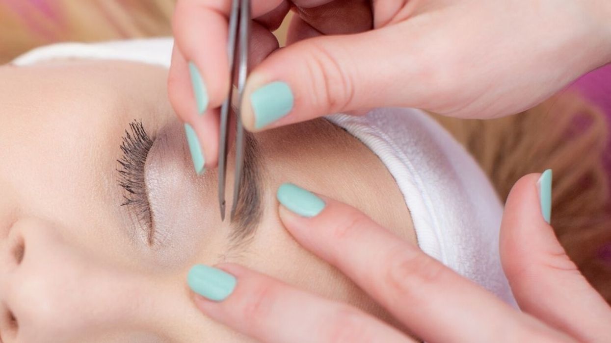 Mom Enraged When Her Friend Decides To Shape Her 12-Year-Old Daughter's Eyebrows After Hearing She Was Being Bullied Over Them