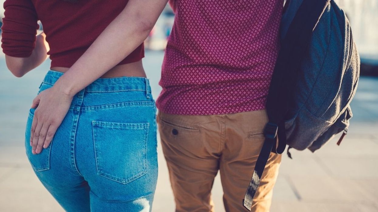 Dad's Cheeky Response To His 4-Year-Old Son Witnessing Him Playfully Smack His Girlfriend's Butt Backfires Awkwardly