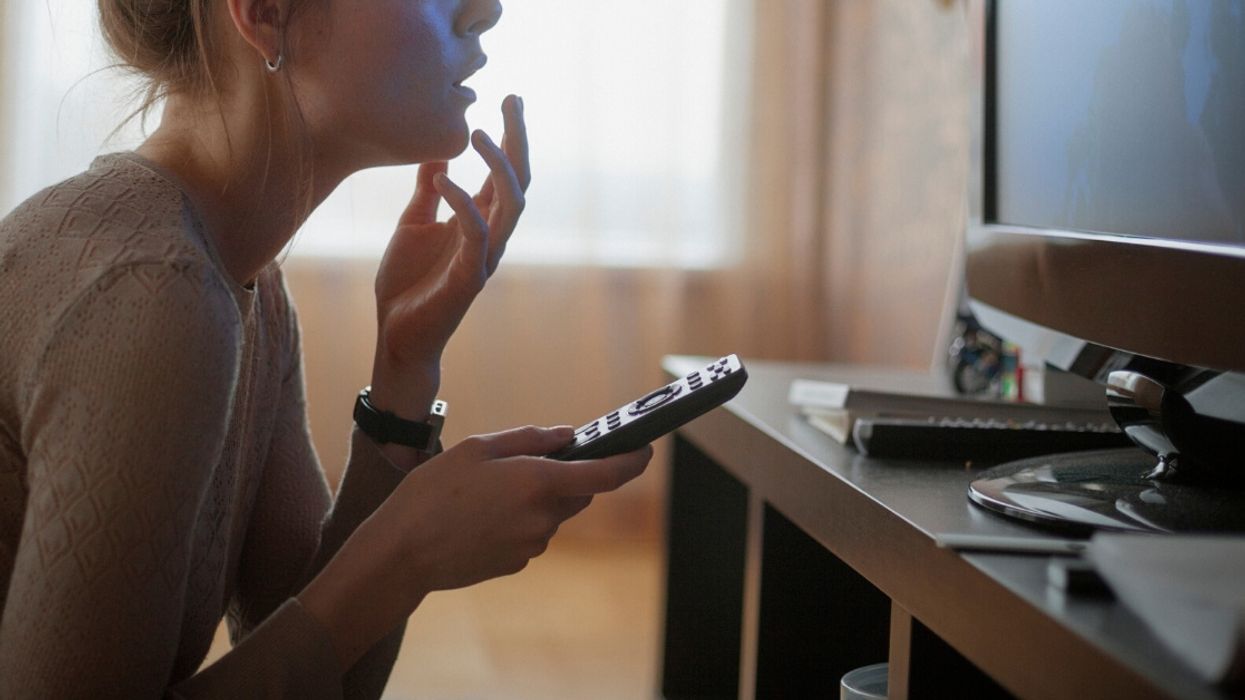 Woman Asks If It Would Be Petty To Log Out Of Netflix On The Only Device Her Girlfriend Uses After An Argument