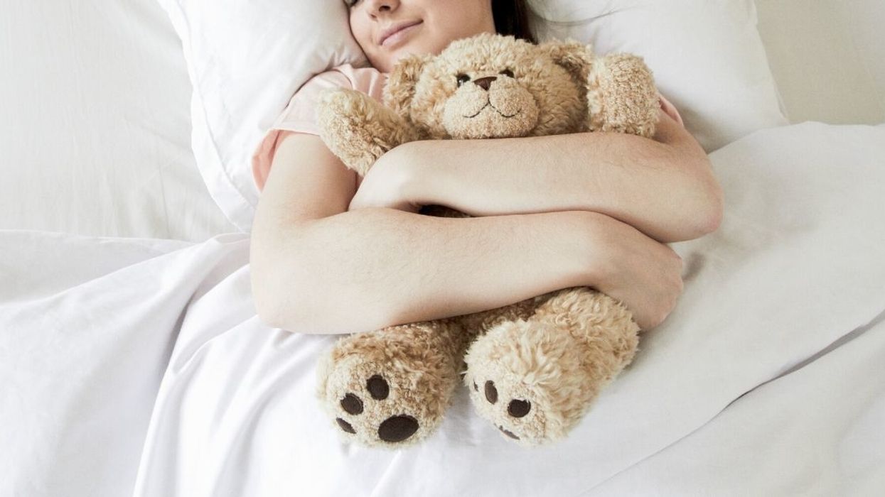 Guy Upsets His Girlfriend After Telling Her To 'Grow Up' And Stop Sleeping With Stuffed Animals While She 'Reparents' Herself