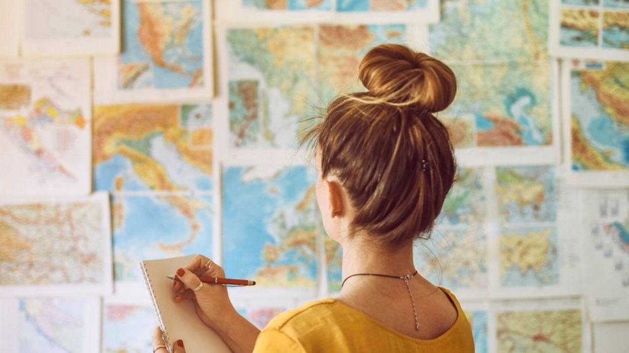 Guy Dumbfounded After Learning That His College Student Girlfriend Can't Find Florida On A Map